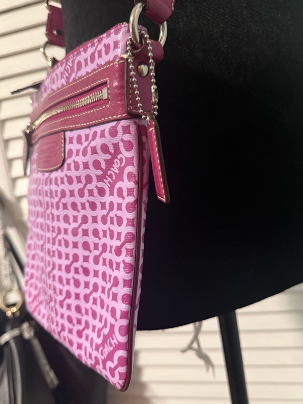 Coach 2008 Lavender logo print Crossbody in leather w/COA!! - Picture 4 of 16